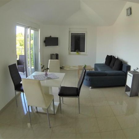 Apartmani Zaric Malinska Exteriör bild