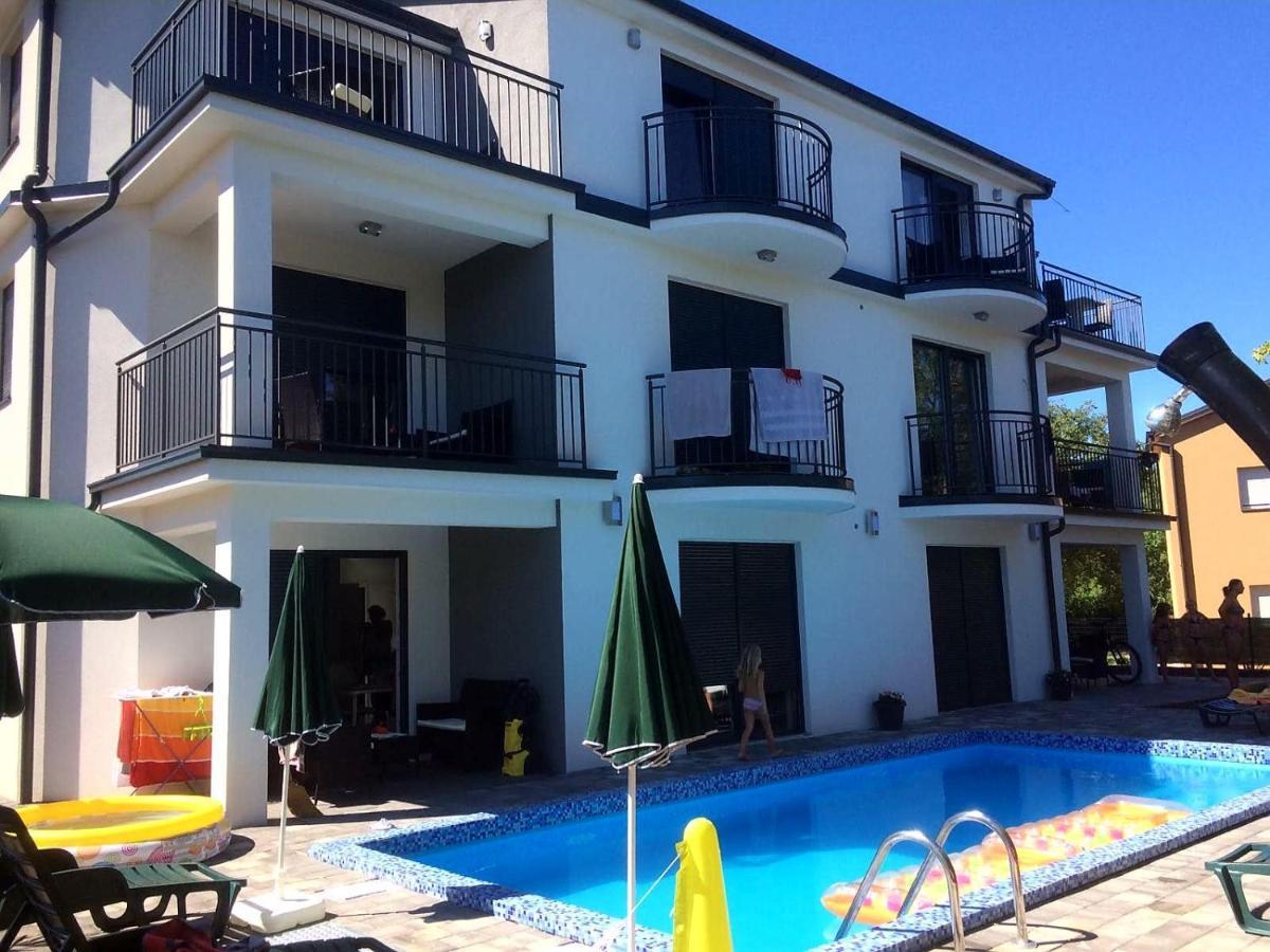 Apartmani Zaric Malinska Exteriör bild