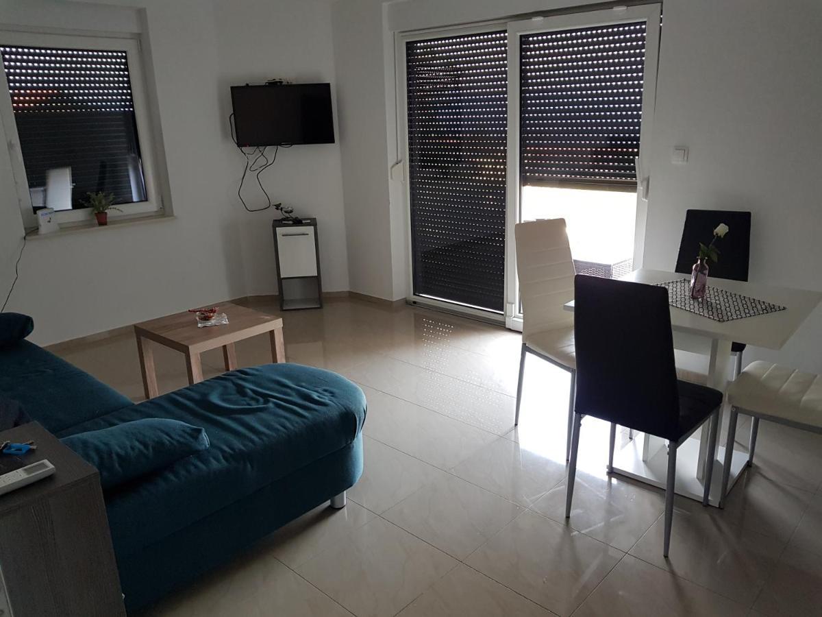 Apartmani Zaric Malinska Exteriör bild