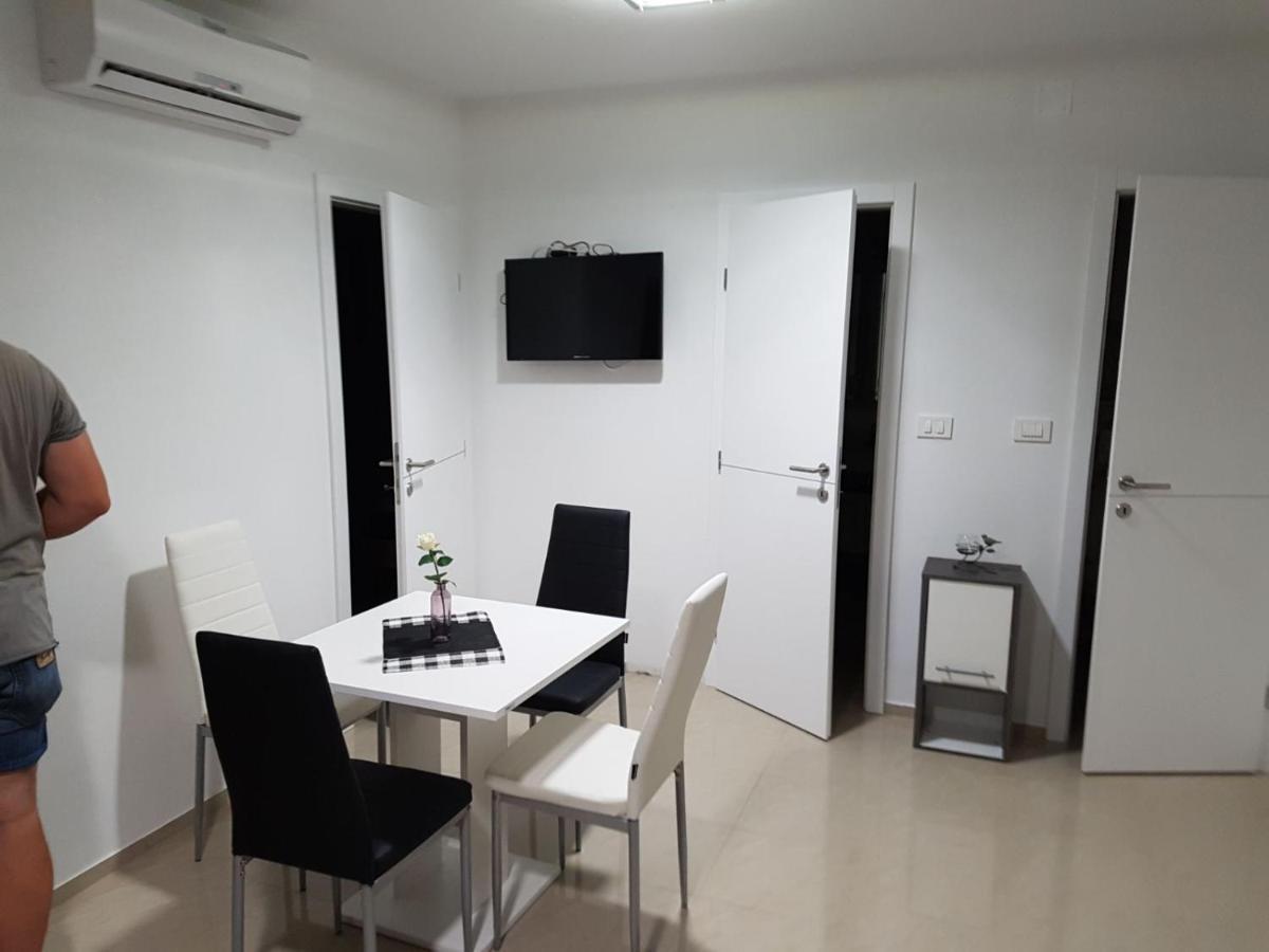 Apartmani Zaric Malinska Exteriör bild