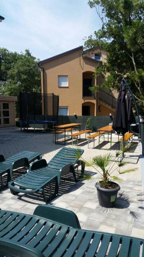 Apartmani Zaric Malinska Exteriör bild