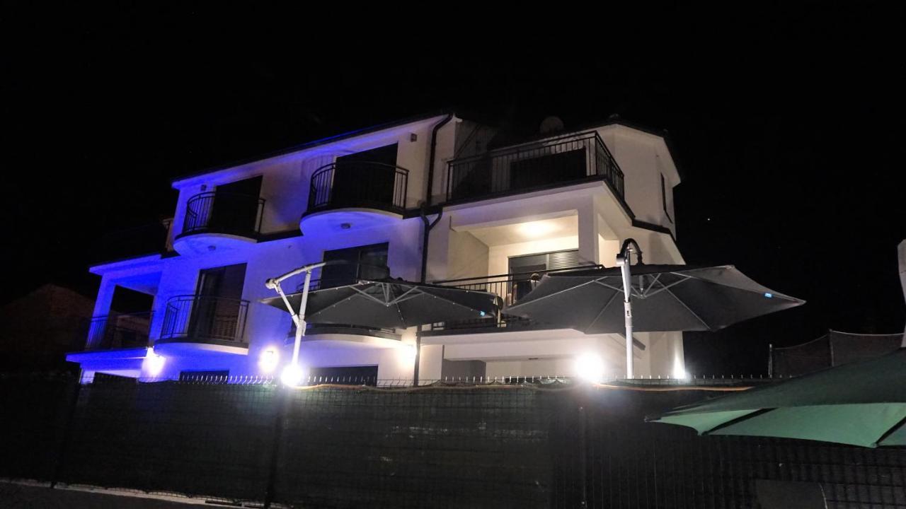 Apartmani Zaric Malinska Exteriör bild