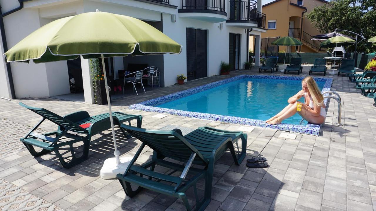Apartmani Zaric Malinska Exteriör bild