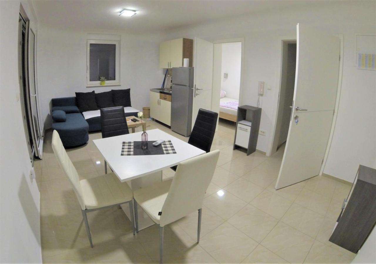 Apartmani Zaric Malinska Exteriör bild