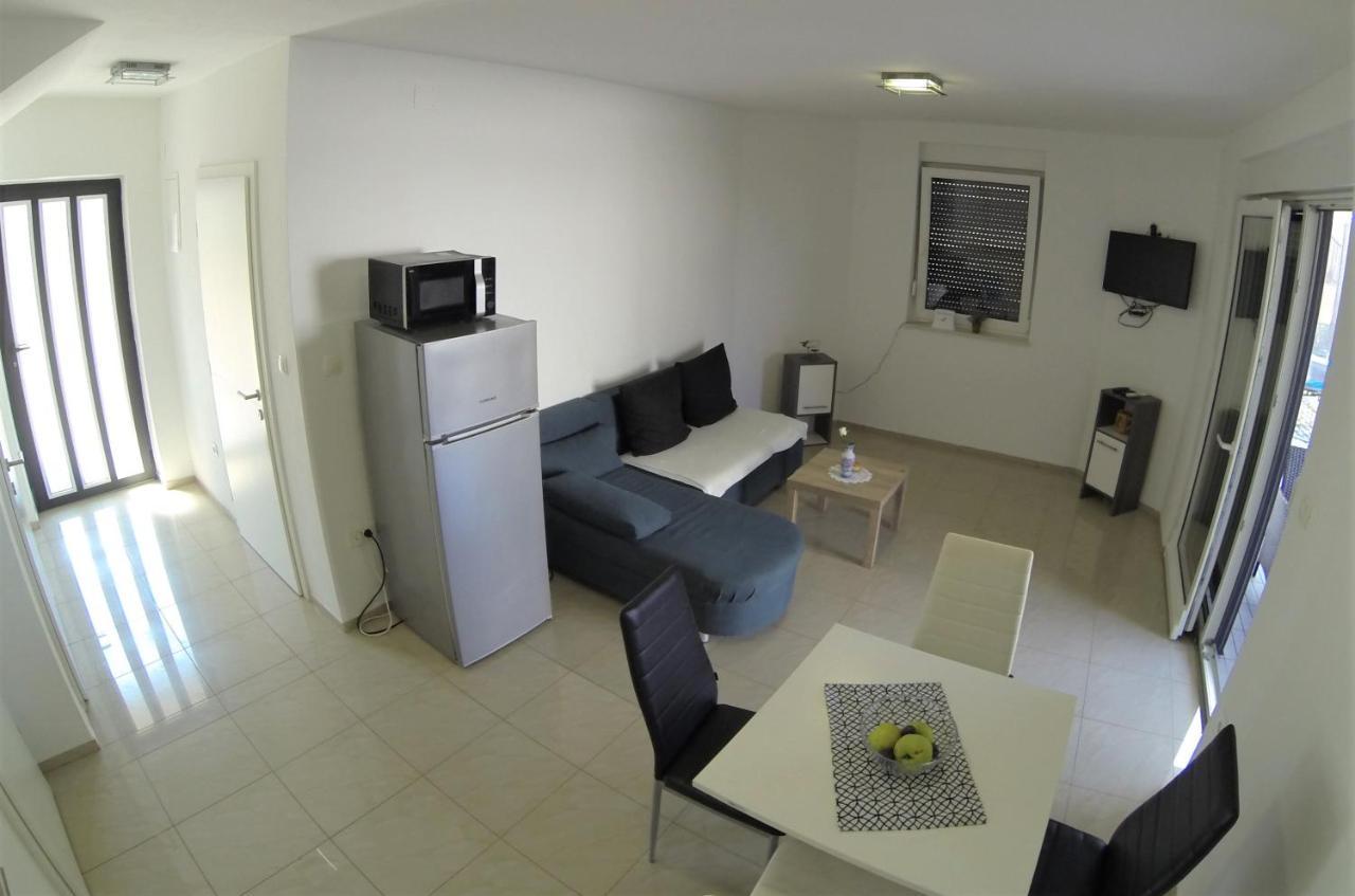 Apartmani Zaric Malinska Exteriör bild