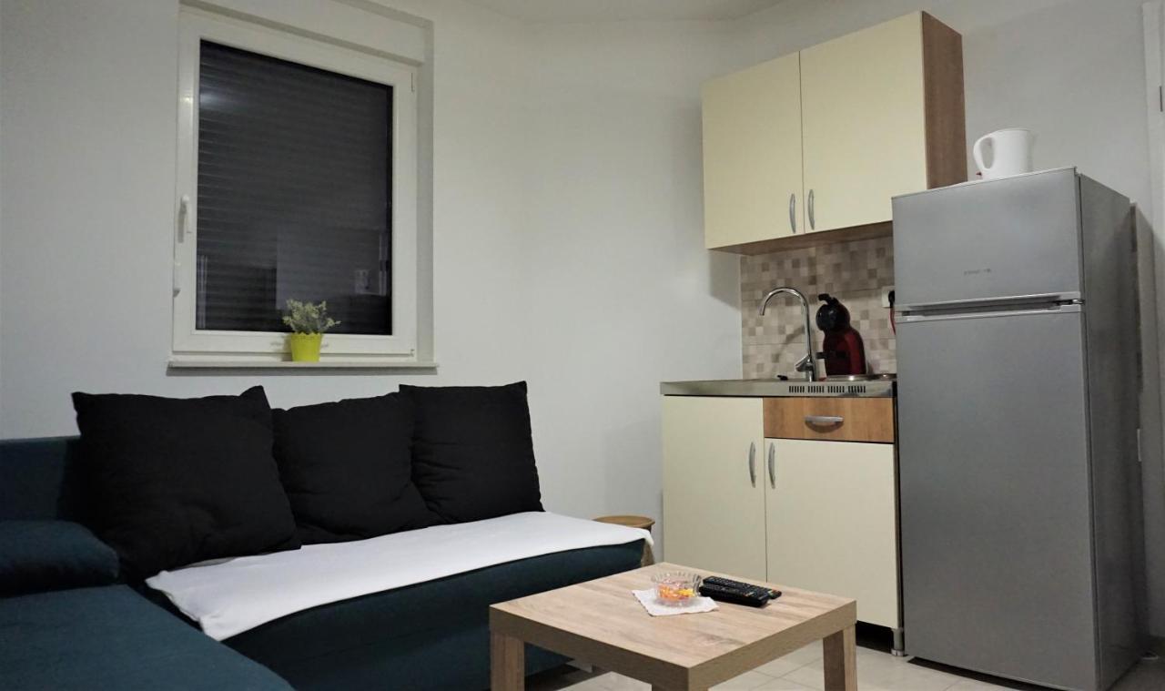 Apartmani Zaric Malinska Exteriör bild