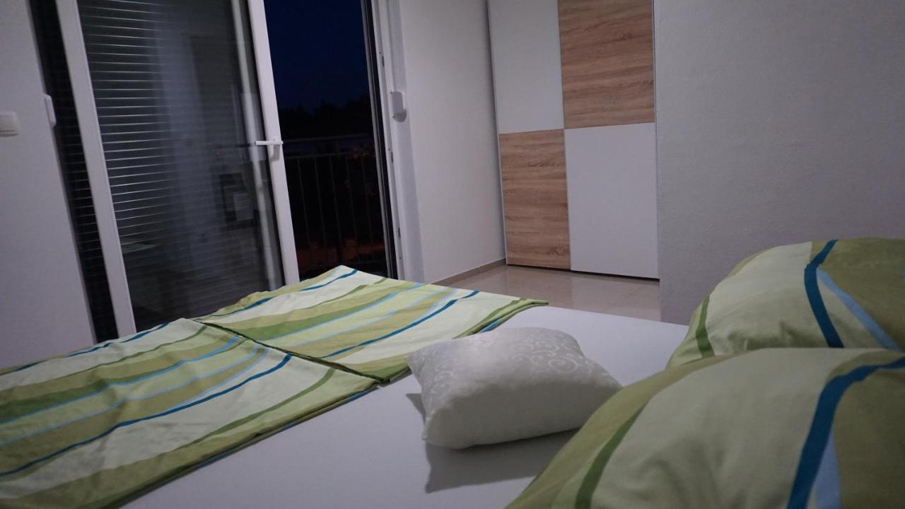 Apartmani Zaric Malinska Exteriör bild