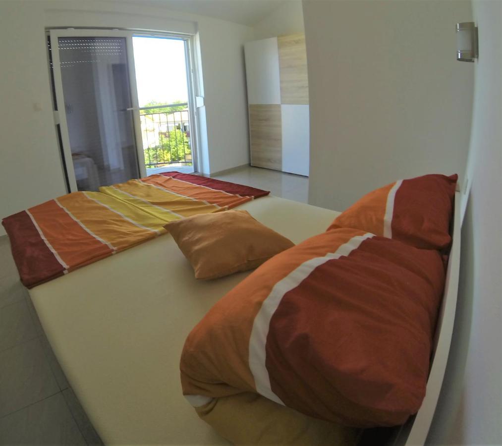 Apartmani Zaric Malinska Exteriör bild
