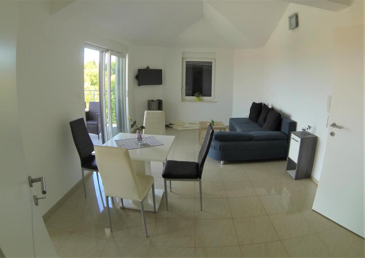 Apartmani Zaric Malinska Exteriör bild