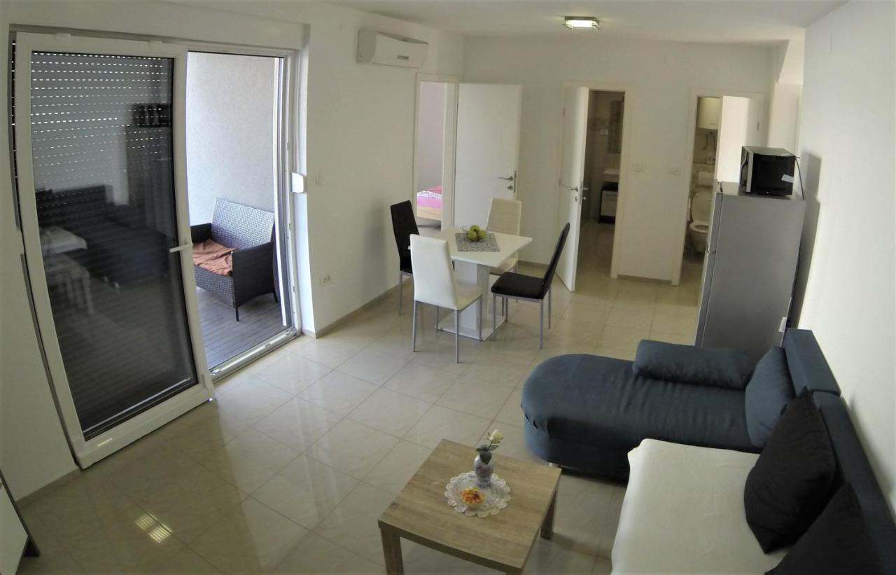 Apartmani Zaric Malinska Exteriör bild